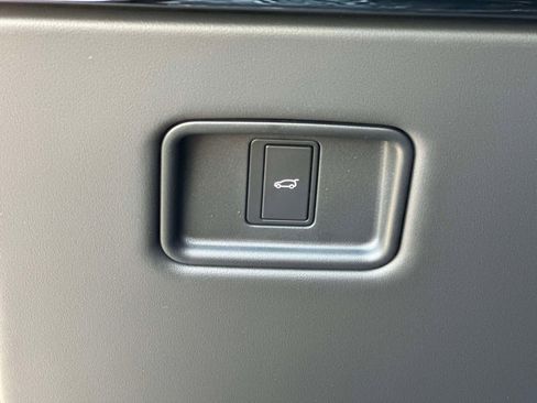 New 2025 Land Rover Range Rover Sport SE image 22