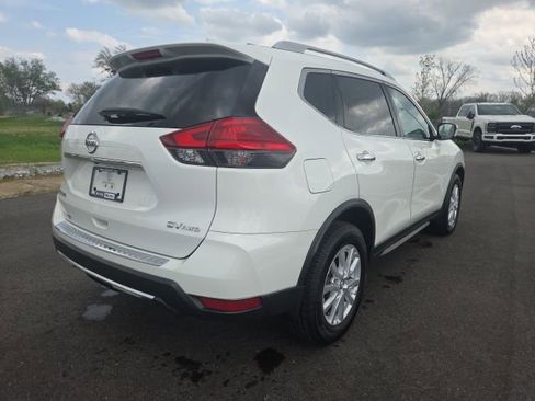 Used 2017 Nissan Rogue SV w/ SV Premium Package image 8