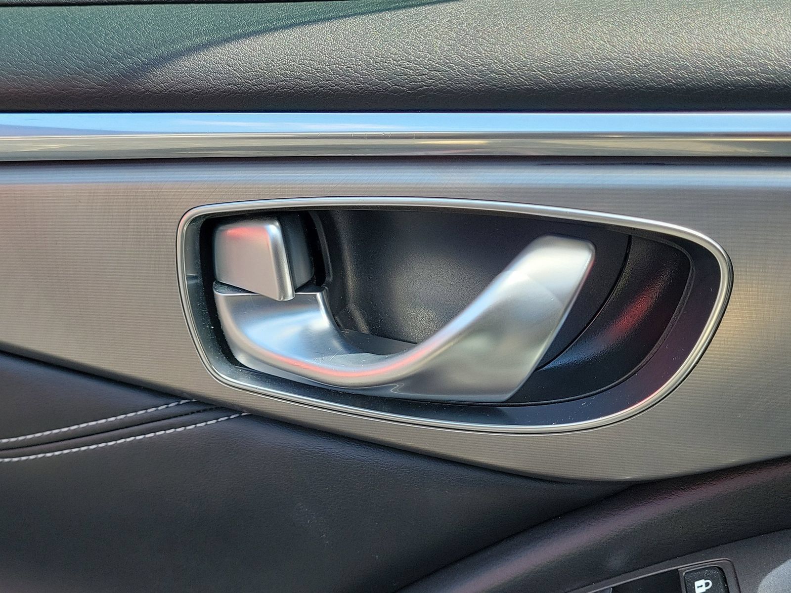 Used 2017 INFINITI Q60 2.0t w/ Moonroof Package RWD image 18