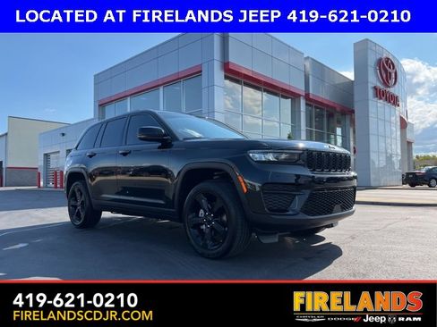 Used 2024 Jeep Grand Cherokee Altitude image 1