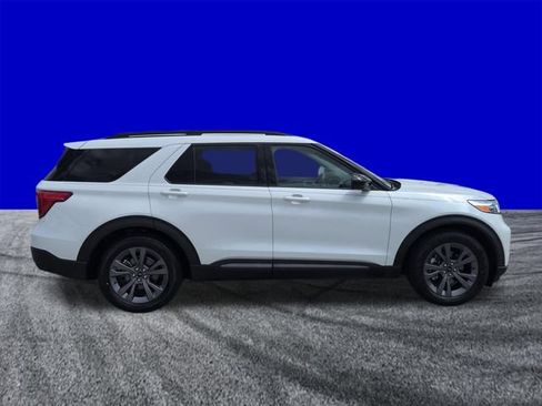 Certified 2024 Ford Explorer XLT w/ Equipment Group 202A RWD image 3