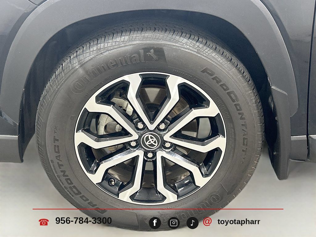 Used 2024 Toyota Corolla Cross AWD Hybrid w/ Moonroof Package image 29