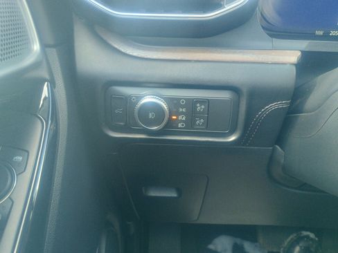 Certified 2022 Ford Explorer Platinum w/ Technology Package image 25