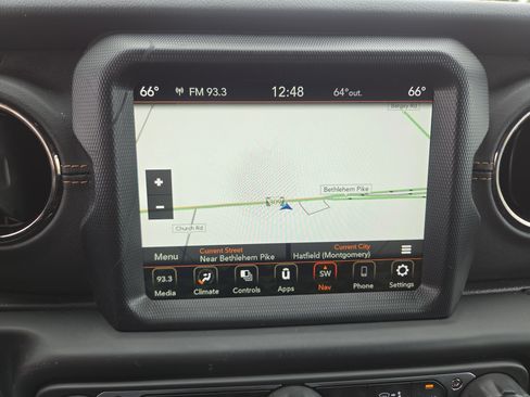 Used 2022 Jeep Wrangler Unlimited Sahara AWD/4WD image 22
