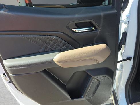 Used 2023 GMC Canyon Denali image 23