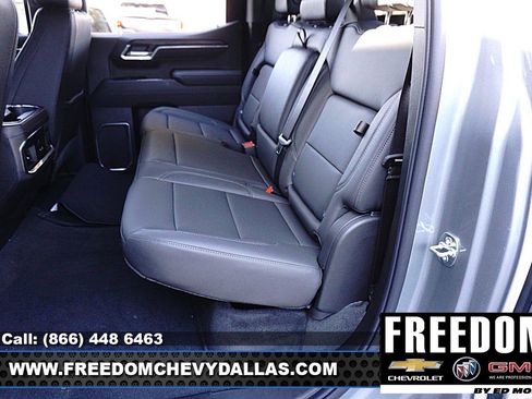 New 2026 GMC Sierra 1500 SLT image 9