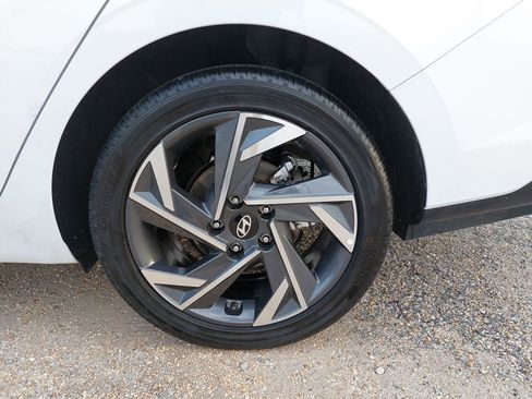 Certified 2025 Hyundai Elantra SEL FWD image 35