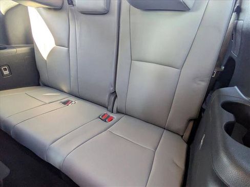 Used 2023 Toyota Highlander XLE image 17