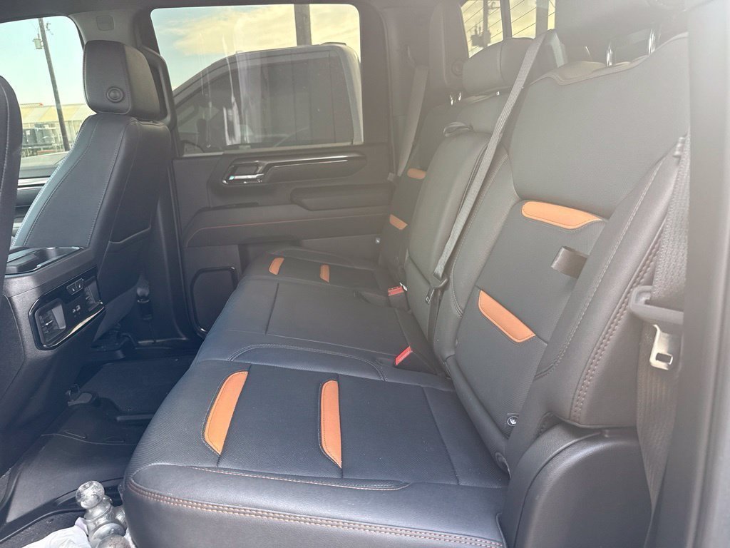 Used 2025 GMC Sierra 2500 AT4 w/ AT4 Premium Plus Package AWD/4WD image 5