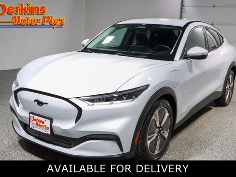 Used 2022 Ford Mustang Mach-E Select image 1