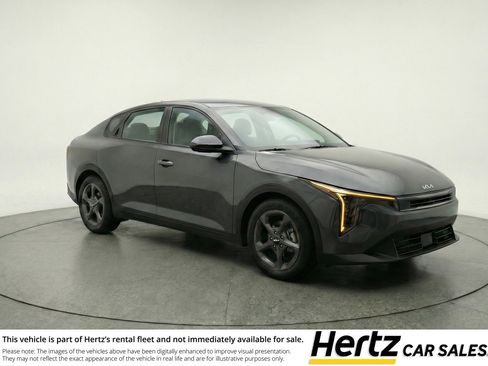 Used 2025 Kia K4 LXS image 1