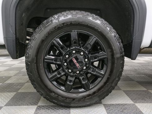 Used 2024 GMC Sierra 2500 AT4 w/ Technology Package AWD/4WD image 19