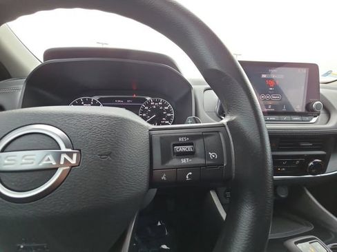 Used 2025 Nissan Rogue S FWD image 12