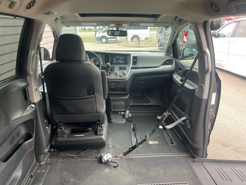 Used 2015 Honda Odyssey EX-L image 2