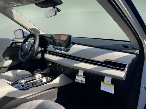 New 2026 Mitsubishi Outlander SE AWD/4WD image 14