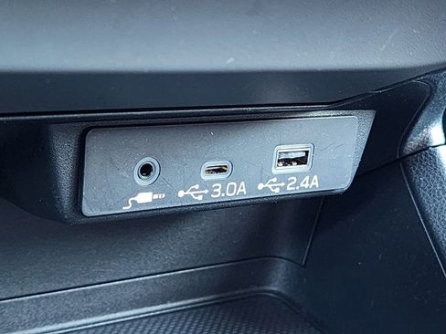 Used 2025 Subaru Crosstrek 2.0i Premium image 13