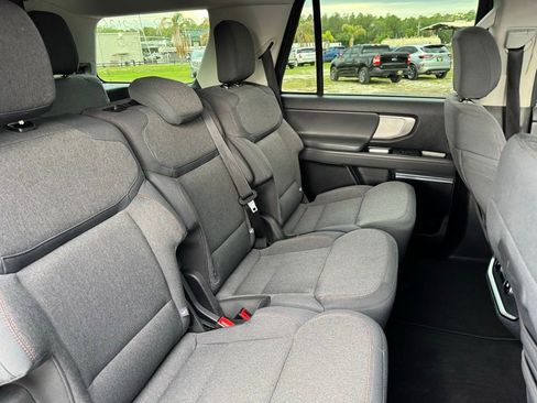 Used 2025 Ford Expedition Active RWD image 7