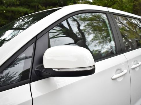 Used 2018 Kia Sedona L FWD image 34