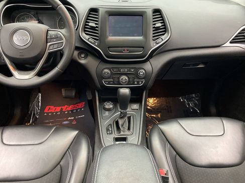 Used 2019 Jeep Cherokee Latitude Plus w/ Comfort/Convenience Group AWD/4WD image 21