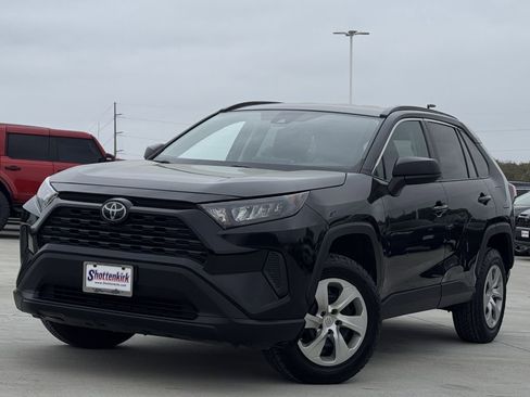 Used 2021 Toyota RAV4 LE image 2