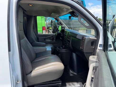 Used 2020 Chevrolet Express 3500 Extended w/ Driver Convenience Package RWD image 17