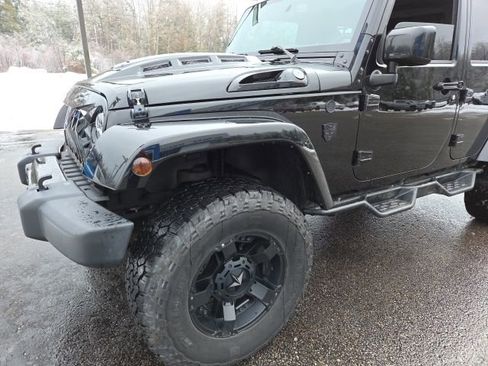 Used 2018 Jeep Wrangler Unlimited Sahara w/ Dual Top Group image 29