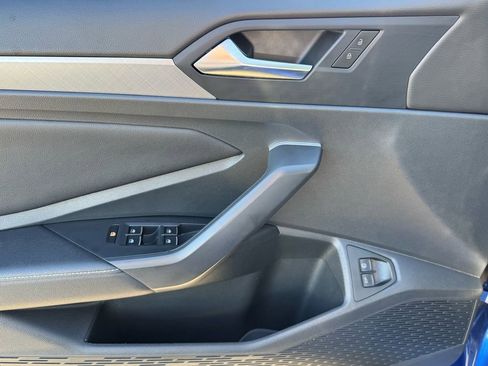 Used 2024 Volkswagen Jetta SE image 12