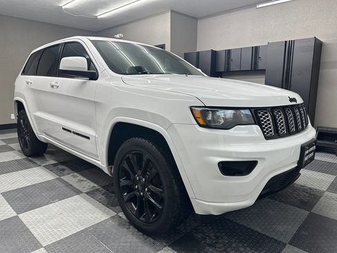 Used 2020 Jeep Grand Cherokee Altitude image 7