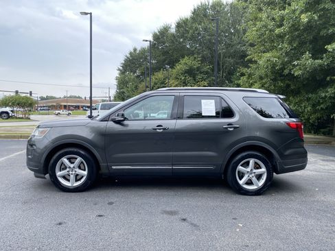 Used 2018 Ford Explorer XLT w/ Equipment Group 202A FWD image 6
