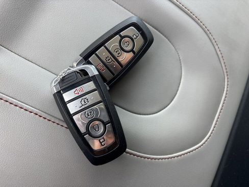Used 2025 Ford Expedition Max Active AWD/4WD image 12