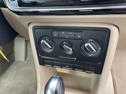 Used 2015 Volkswagen Beetle 1.8T image 21