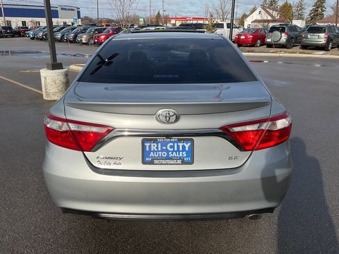 Used 2017 Toyota Camry SE image 6