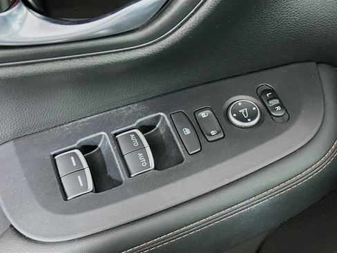 Used 2025 Honda HR-V Sport image 15