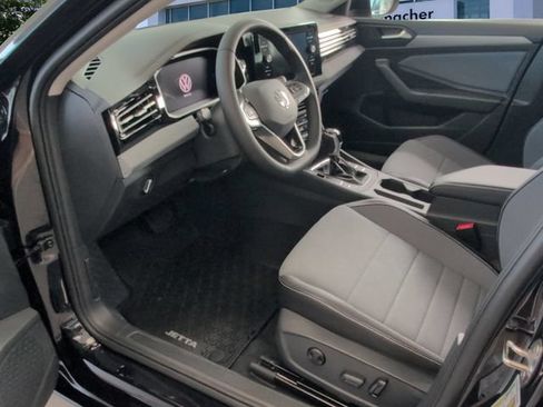 Used 2025 Volkswagen Jetta SE FWD image 6