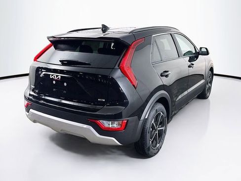 Used 2025 Kia Niro LX image 5