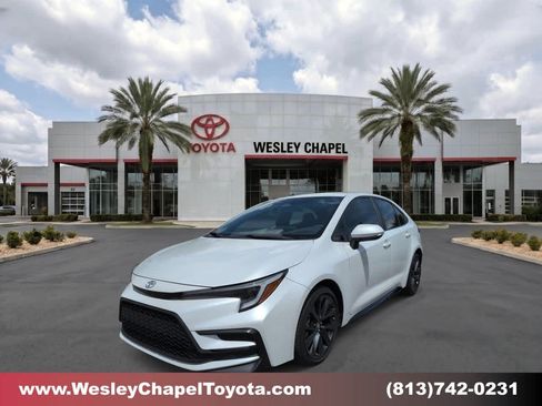 Certified 2023 Toyota Corolla SE FWD image 1