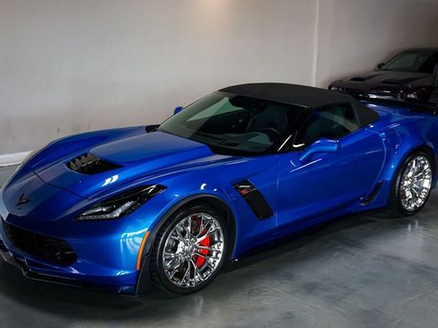 Used 2015 Chevrolet Corvette Z06 w/ 3LZ Preferred Equipment Group RWD image 27