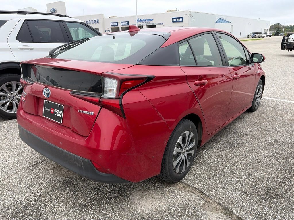 Used 2020 Toyota Prius LE AWD/4WD image 5