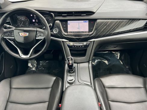 Used 2025 Cadillac XT6 Premium Luxury w/ Technology Package FWD image 4