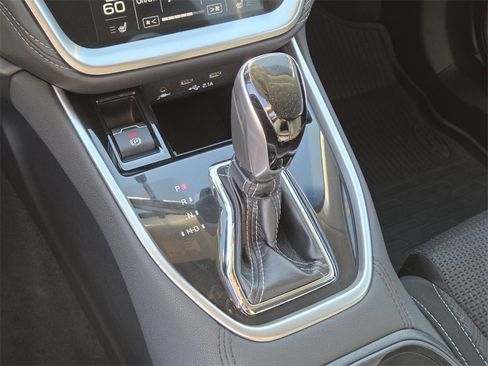 Used 2021 Subaru Outback Premium image 17