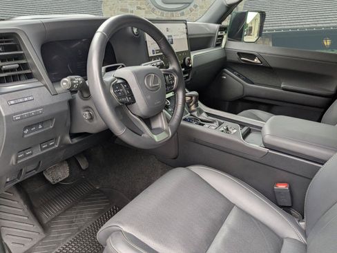 Used 2025 Lexus GX 550 AWD/4WD image 6