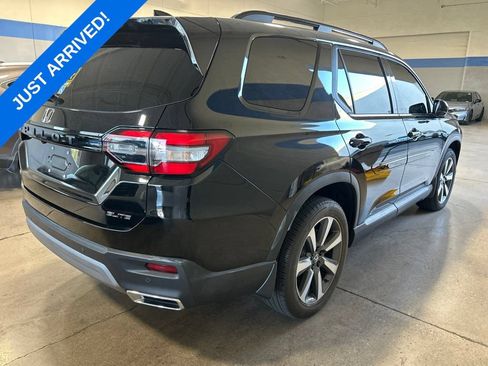 Used 2024 Honda Pilot Elite image 3