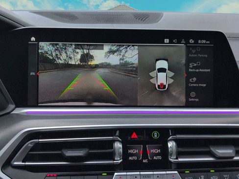 Used 2022 BMW X6 M50i w/ Dynamic Handling Package image 9