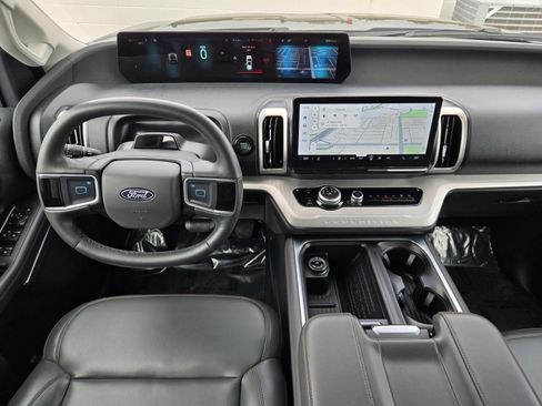 Used 2025 Ford Expedition Active AWD/4WD image 8