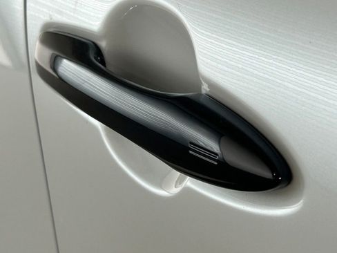 Used 2024 Toyota Venza LE image 29