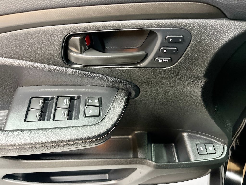 Used 2025 Honda Passport TrailSport image 18