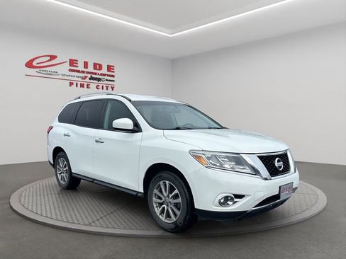 Used 2015 Nissan Pathfinder SV image 9