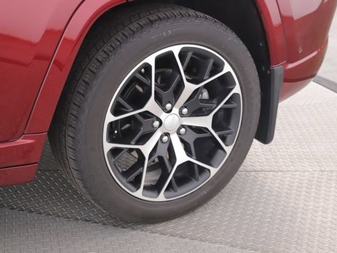 Used 2022 Jeep Grand Cherokee Summit AWD/4WD image 14