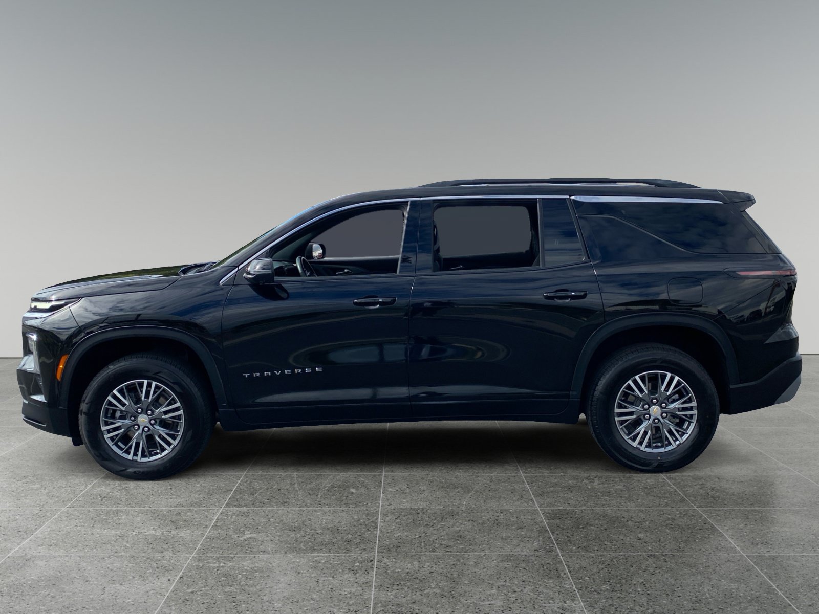 Used 2024 Chevrolet Traverse LT FWD image 2