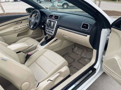 Used 2014 Volkswagen Eos FWD image 64